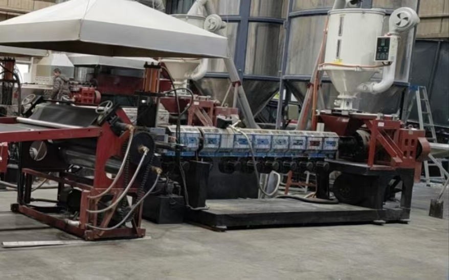 プラスチックシート機